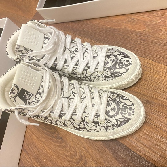 AUTHENTIC Givenchy Sneakers - Picture 2 of 7
